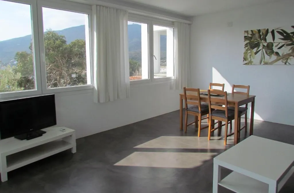 Carpe Diem Cadaques Aparthotel 2*,